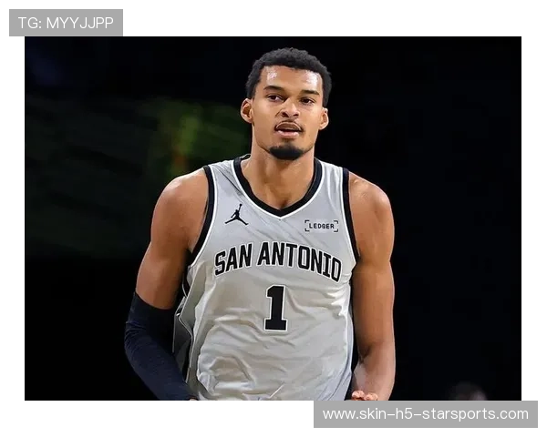 文班亚马 2026 季后赛统治力报告:场均 5.8 盖帽,他正在重新定义现代 NBA 防守规则。 文班亚马 2026 季后赛统治力报告:场均 5.8 盖帽,他正在重新定义现代 NBA 防守规则。